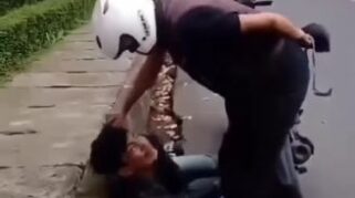 viral, aksi pengaiayaan pengendara motor di cimahi