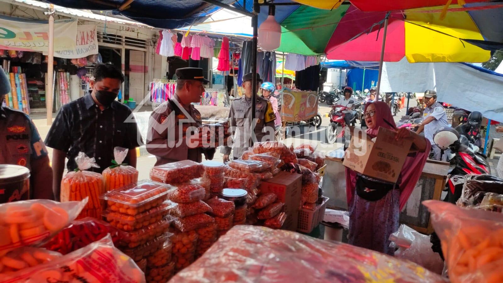Polsek Banyuwangi Patroli Pasar, Monitoring Harga Sembako dan Operasi Petasan