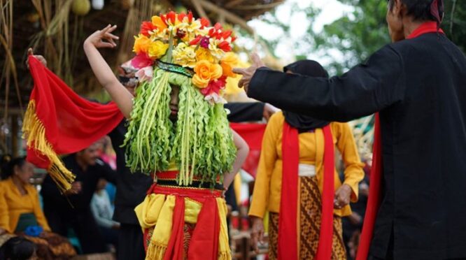 Makna Ritual Adat Seblang Olehsari Banyuwangi 2023