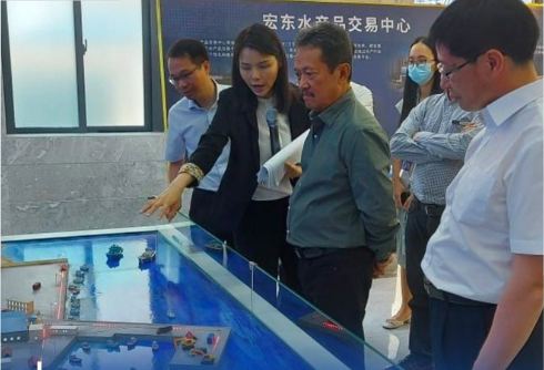 Menteri Trenggono mengunjungi Mawey Minceng Aquatic Product Market