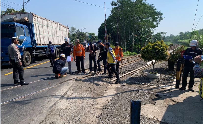 Perlintasan KA Ranuyoso Lumajang