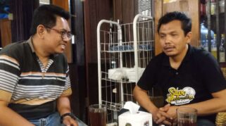 Diskusi Kecil M HUSEN (Penulis Buku dan Opini)& Syafaat (Ketua Lentera Sastra Banyuwangi)