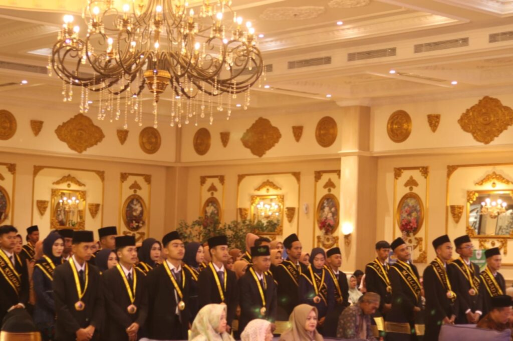 Wisudawan SMK NU Manbaul Falah di hotel Aston