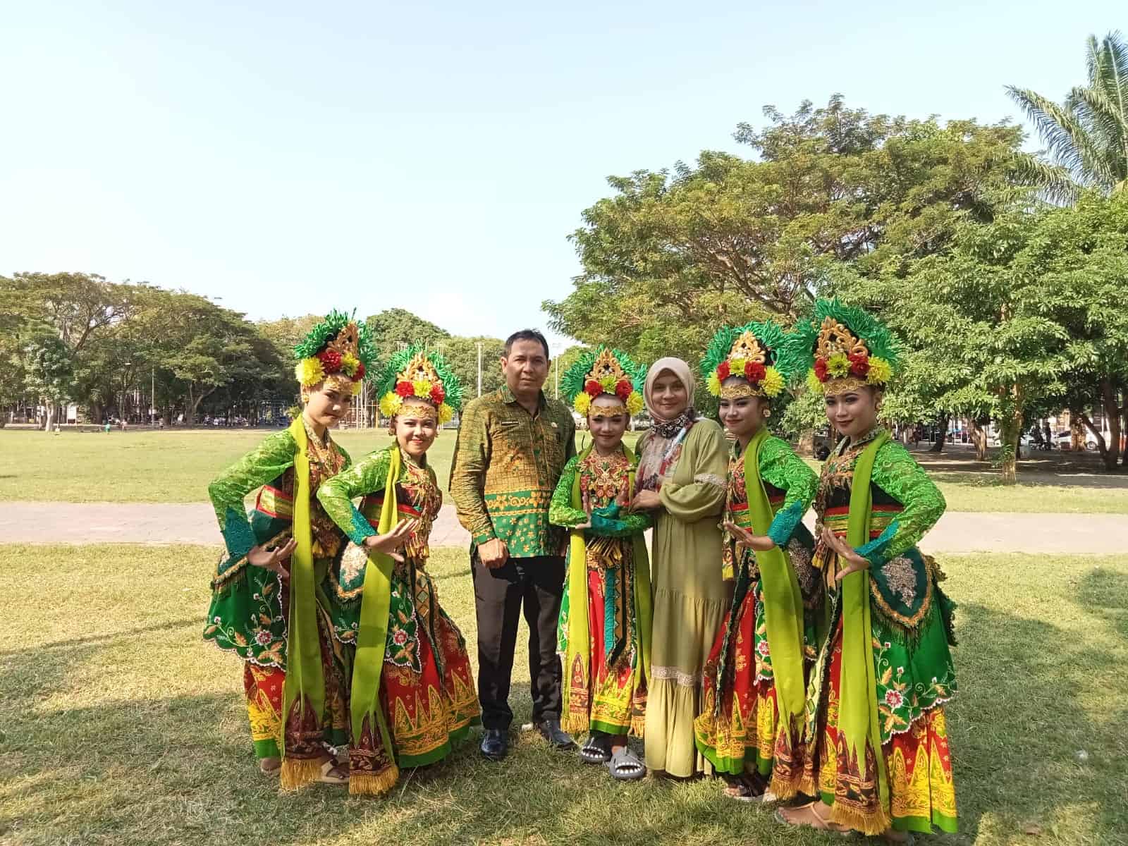 Penari "Kembang Pesisiran" SMPN 2 Rogojampi