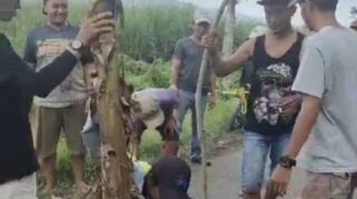 protes jalan sarongan