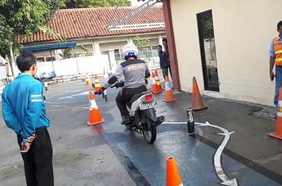 Zig zag, Salah Satu materi ujian praktek SIM C