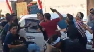 Pria berbaju merah diduga acungkan pistol