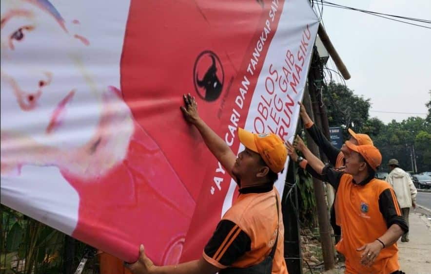 Baliho harun masiku diturunkan Satpol PP