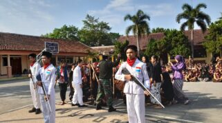 Upacara Bendera dan Pembelajaran Sejarah Peringati Hari Pahlawan