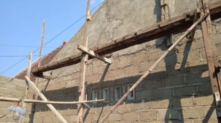 Program Bedah Rumah di Desa Rogojampi Tinggalkan Warga dalam Kesulitan