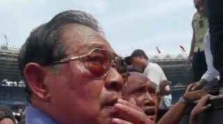 "SBY Mengalami Kemerahan dan Keringat Berlimpah saat Mendukung Prabowo, Khawatir Terkena Heatstroke"