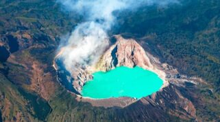 Kawah Ijen: Panorama Blue Fire yang Membuat Terpesona, Namun Terbelenggu Akses yang Tak Merata di Banyuwangi