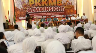 Bupati Banyuwangi Beri Motivasi Mahasiswa Baru STIKES untuk Siap Hadapi Tantangan Era Digital