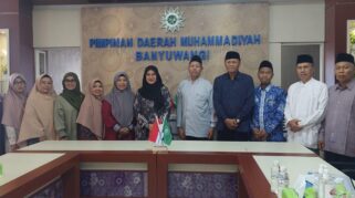 Kunjungan Ipuk Fiestiandani ke PDM Banyuwangi