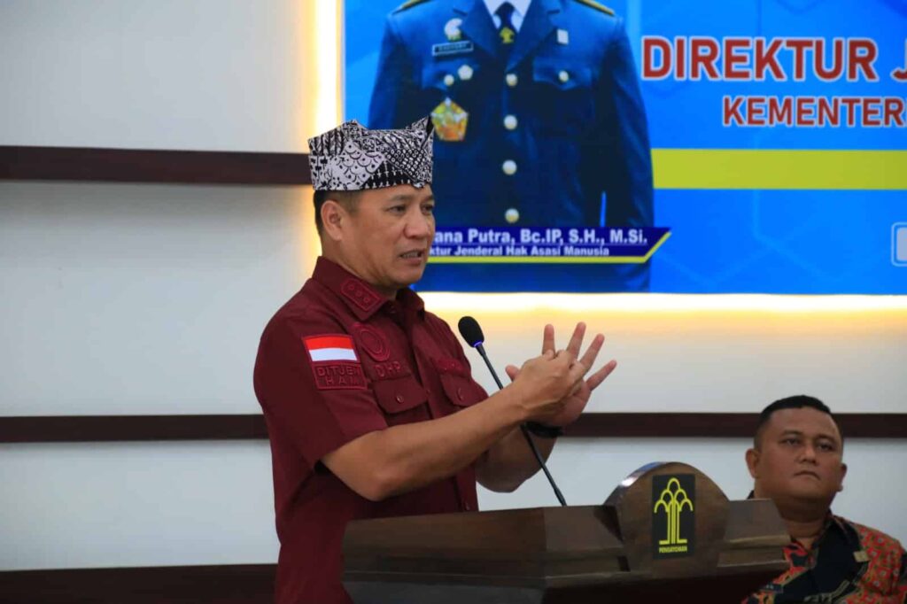 Foto : Dirjen HAM (Dhahana Putra) Menyampaikan paparan di Lapas Kelas IIA Banyuwangi