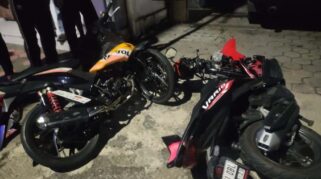 Dua sepeda motor ringsek akibat kecelakaan