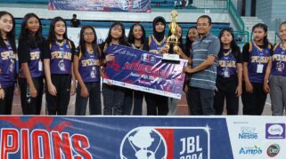Tim basket putri SMPN 1 Banyuwangi meraih 1st Runner Up JBL 2024.