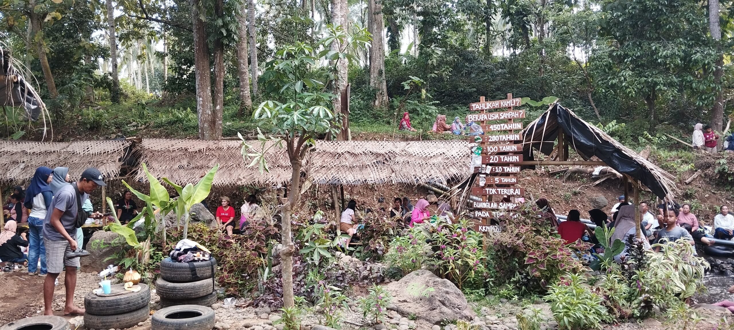 Menikmati Pemandangan dan Udara Segar di area sekitar Wisata Lungun