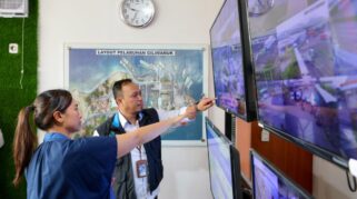 Wamenpar Ni Luh Puspa di Pelabuhan Ketapang Banyuwangi.