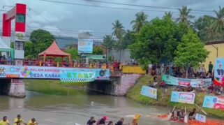 Lomba Balap Perahu Gethek di Karangdoro, Banyuwangi