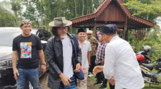 Sujiwo Tejo hadiri acara hari seni rupa di banyuwangi