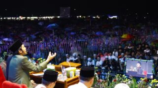 Ribuan jemaah padati pengajian gus iqdam di Sumber Sewu, Banyuwangi.