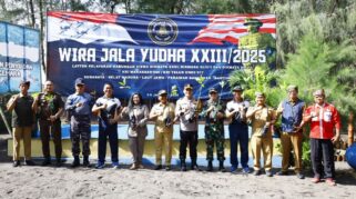 Penanaman mangrove di Banyuwangi.