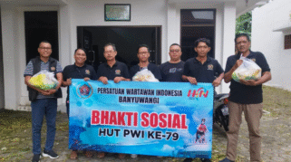 Penyaluran paket sembako oleh PWI Banyuwangi di HPN 2025