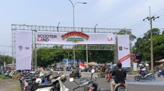 Suasana Banyuwangi Scooter Festival 2025 di Pantai Boom Marina