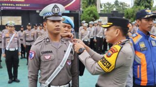 Pasukan Polresta Banyuwangi dalam Apel Gelar Operasi Keselamatan Semeru 2025