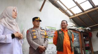 Bupati Ipuk Festiandani dan Kapolresta Banyuwangi salurkan bantuan