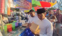 Pengunjung Festival Ngrandu Buko menikmati kuliner ramah lingkungan