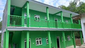 Gedung sekolah SMP Al Aziz Watukebo yang modern dan asri