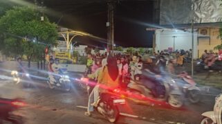 Kemacetan parah di simpang lima Jalan Ahmad Yani Banyuwangi.