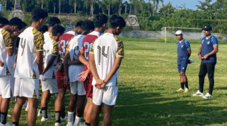 Purwanto Suwondo memimpin sesi latihan di home base Persewangi