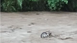 motor korban hanyut saat banjir sungai Badeng songgon
