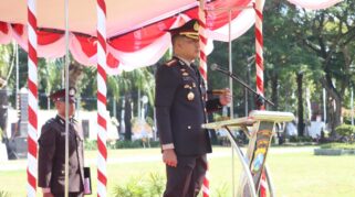 Kapolresta Banyuwangi, Kombes Pol Rama Samtama Putra, S.I.K., M.Si., M.H., bertindak langsung sebagai inspektur upacara