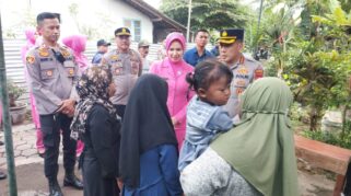 Kapolresta Banyuwangi Kombes Pol. Rama Samtama Putra, S.I.K., M.Si., M.H., mengunjungi rumah keluarga Korban KMP Tunu Pratama
