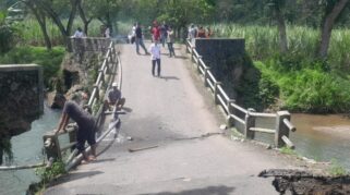 Kondisi Jembatan Sungai Lembu Ambles