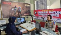 Kanit Kamsel Satlantas Polres Pamekasan, Ipda Yoni Evan Pratama, dialog interaktif di Radio Karimata FM