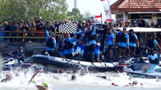 Wakasal Lepas 900 Perenang Fin Swimming Piala Kasal 2025 di Selat Madura