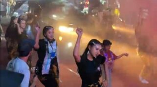 Mobil Inova Seruduk Peserta Karnaval di Seraten