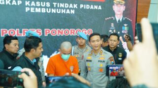 Konferensi Pers Polres Ponorogo Ungkap Kasus Suami Bunuh Istri