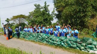 Relawan Kumpulkan 2 Ton Sampah dalam Aksi Bersih Sungai di Rogojampi Banyuwangi