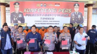 Kapolresta Banyuwangi, Kombes Pol Rama Samtama Putra, dalam konferensi pers di Mapolresta