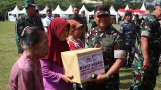 Kodim 0825 Banyuwangi Bagikan Sembako dan Santunan di Penutupan TMMD