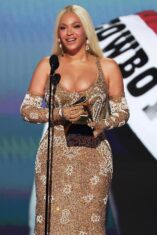 Beyoncé resmi jadi musisi miliarder dunia