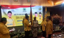 Eva Hestiyawati saat ditetapkan sebagai Ketua DPD Partai Golkar Banyuwangi periode 2026–2031