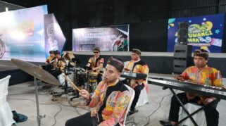 Anak-anak disabilitas tampil dalam Festival Kita Bisa di Banyuwangi Park.