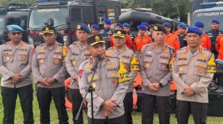 Kapolda Riau Irjen Herry Heryawan memimpin apel antisipasi banjir akibat pembukaan Waduk Koto Panjang